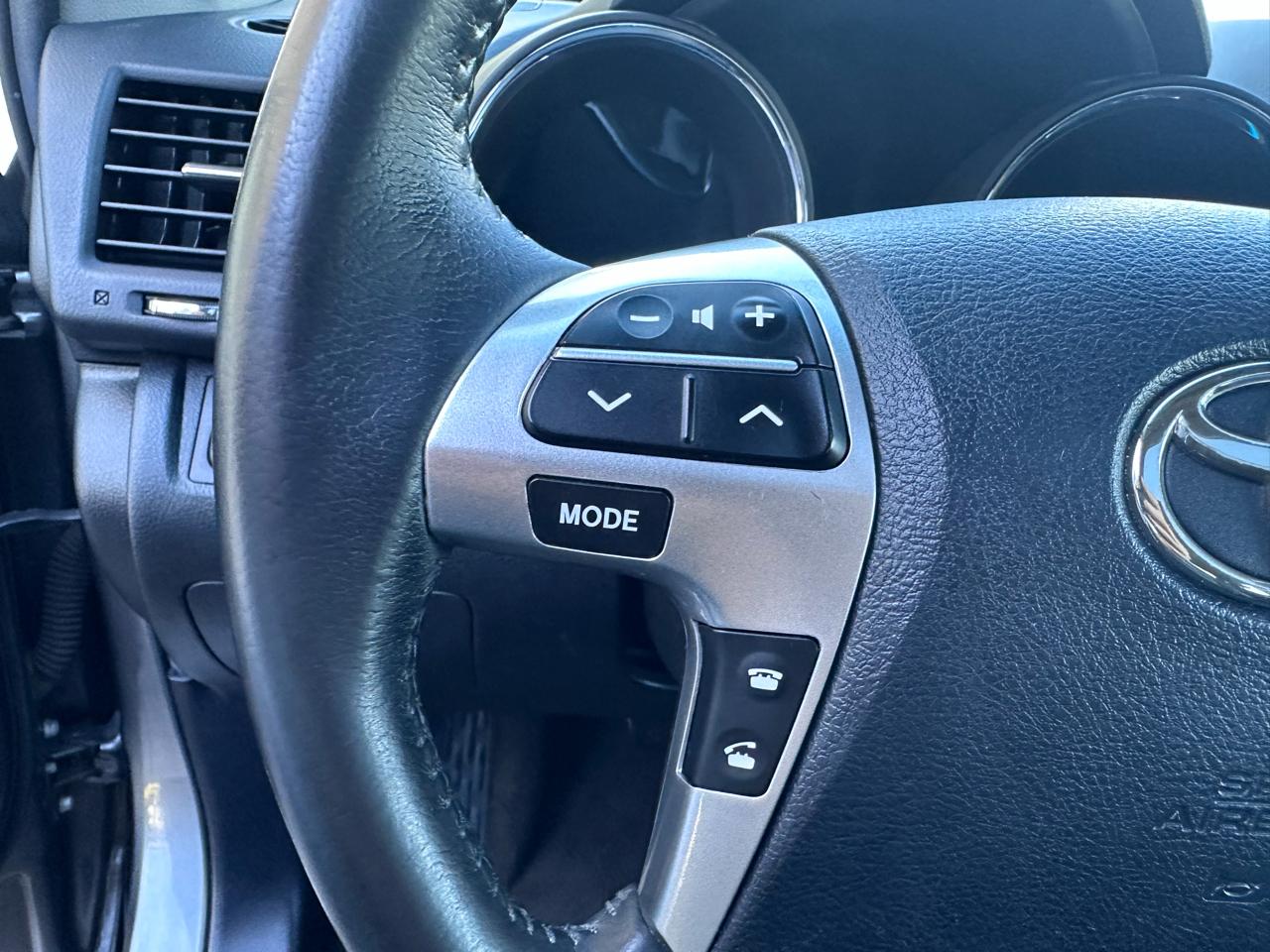Toyota Highlander Limited 2WD 2013