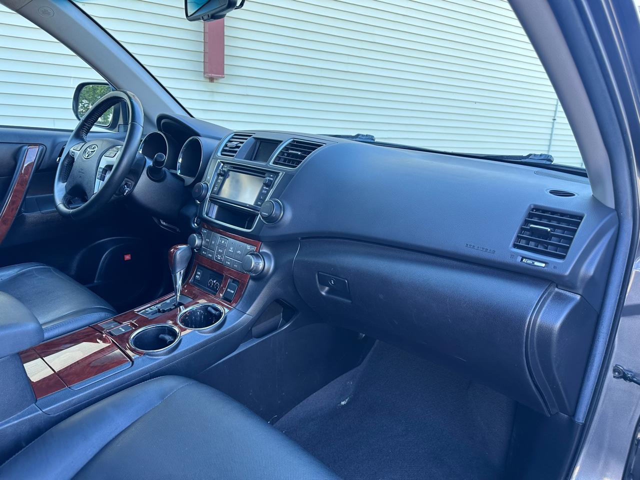 Toyota Highlander Limited 2WD 2013