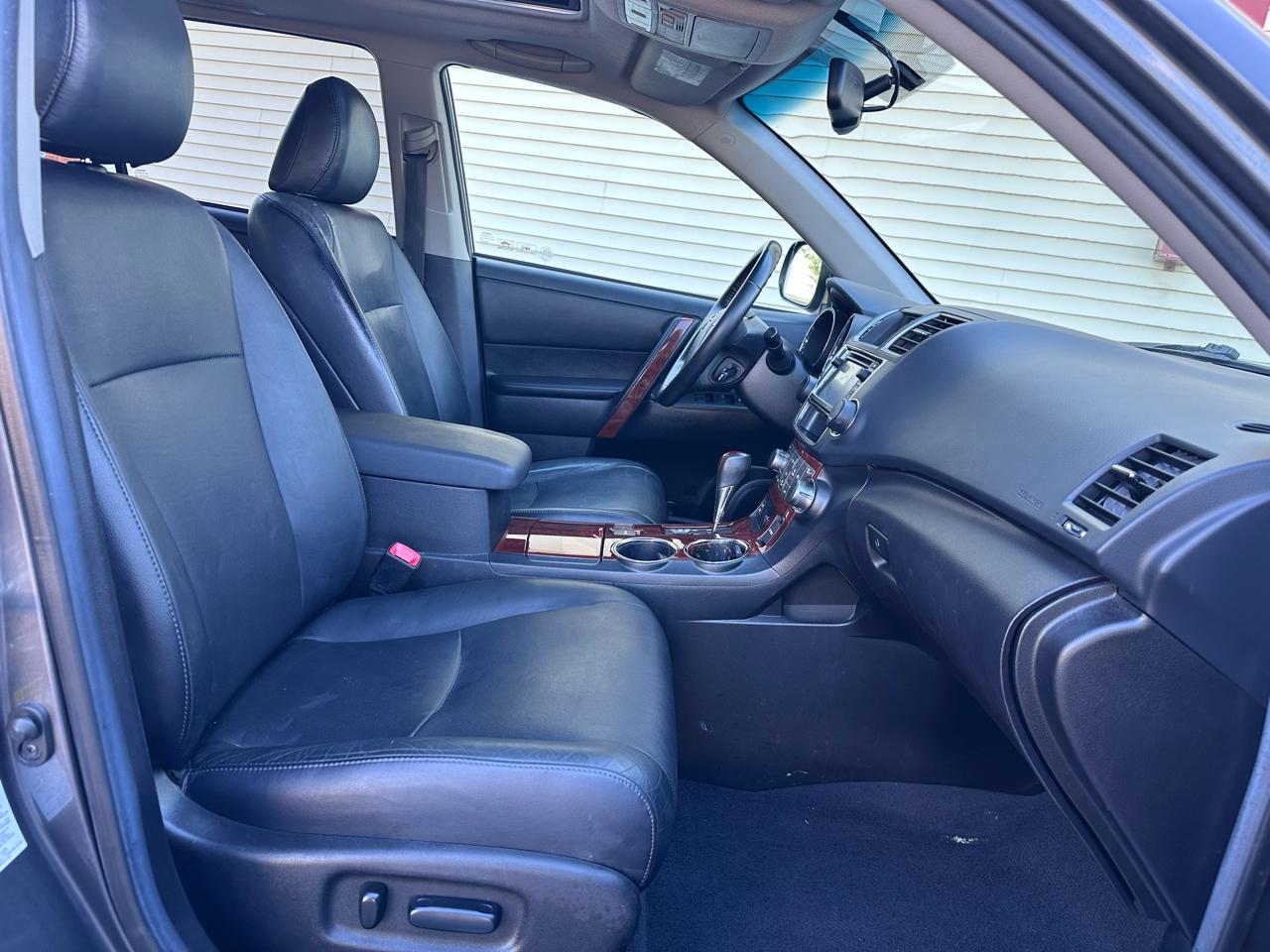 Toyota Highlander Limited 2WD 2013