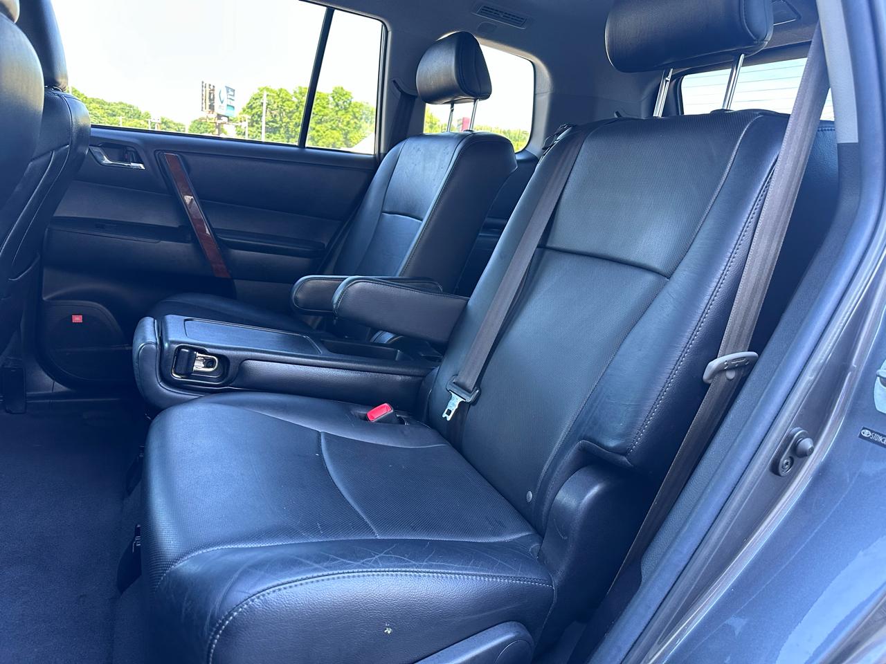 Toyota Highlander Limited 2WD 2013
