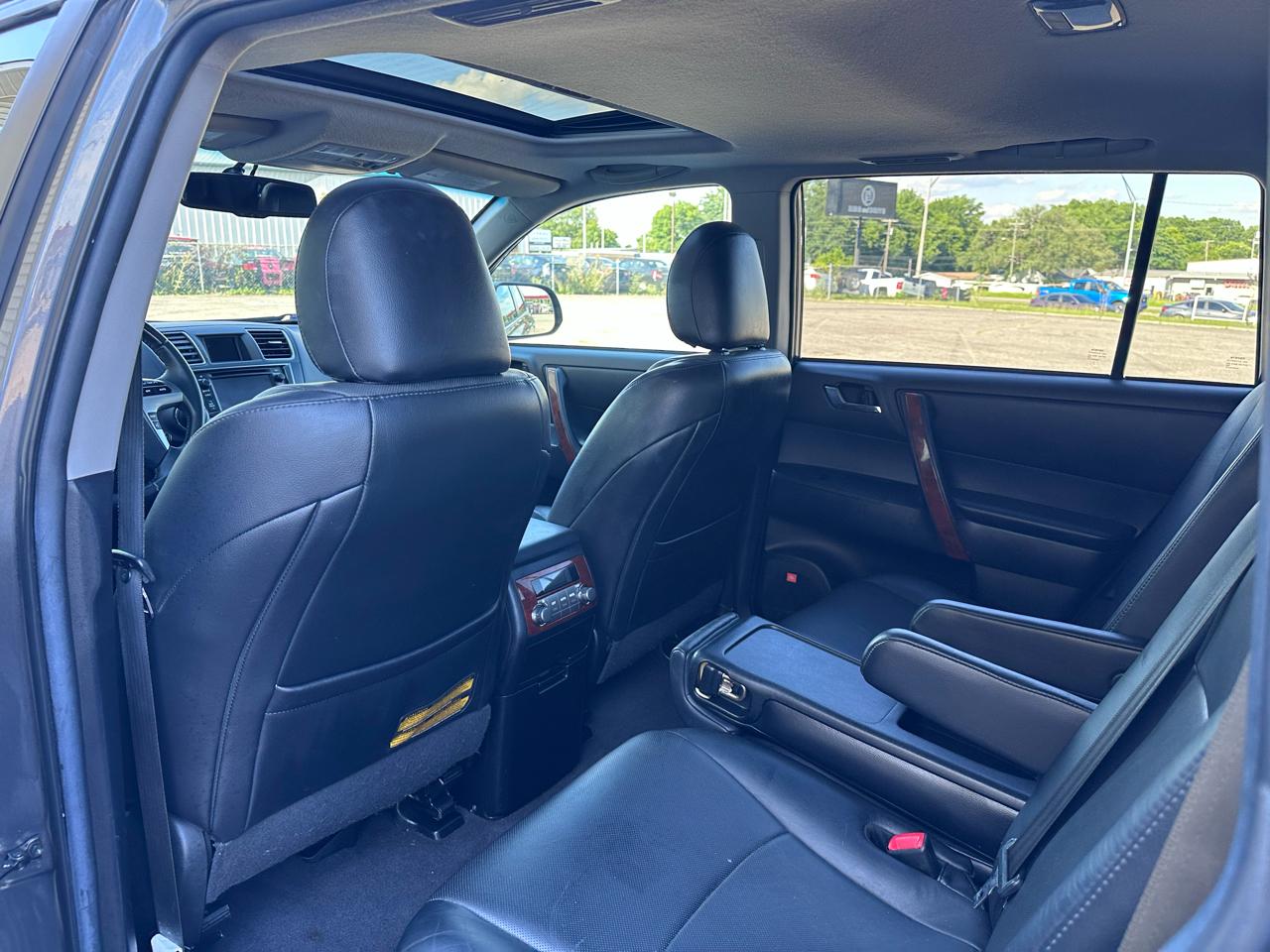 Toyota Highlander Limited 2WD 2013