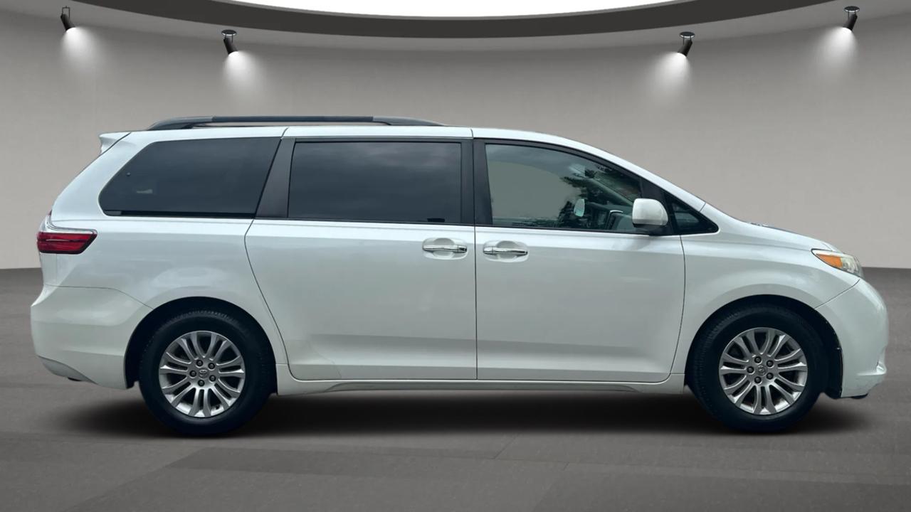 Toyota Sienna XLE FWD 8-Passenger V6 2015