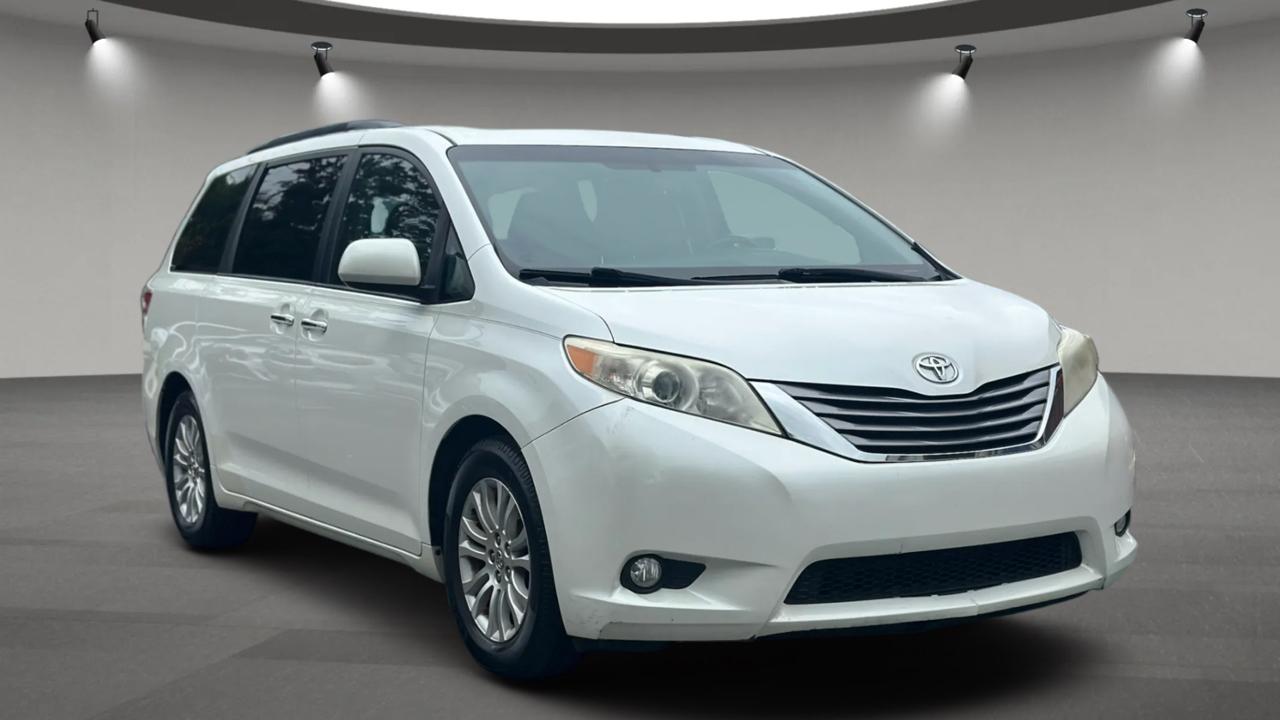 Toyota Sienna XLE FWD 8-Passenger V6 2015