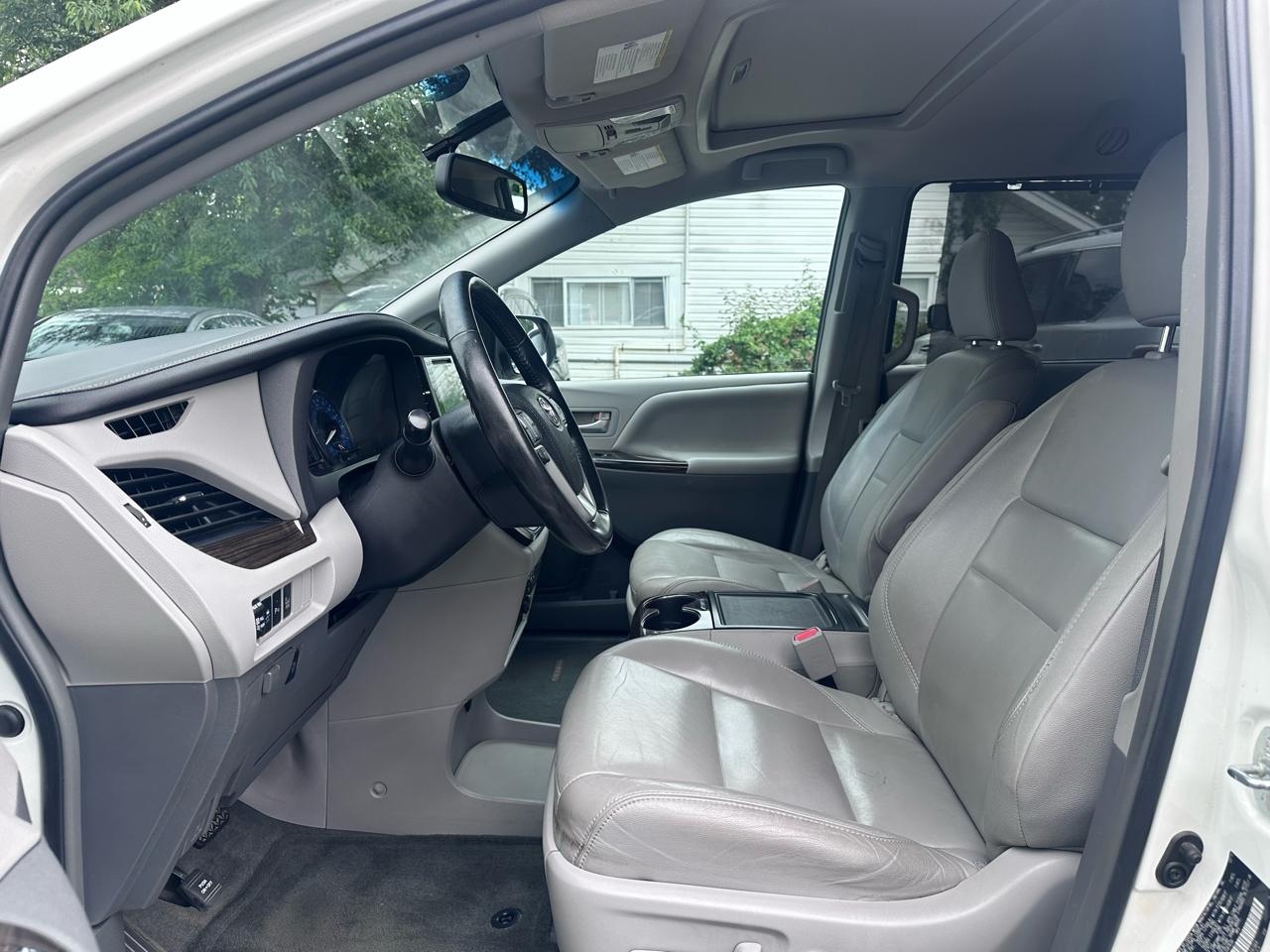 Toyota Sienna XLE FWD 8-Passenger V6 2015