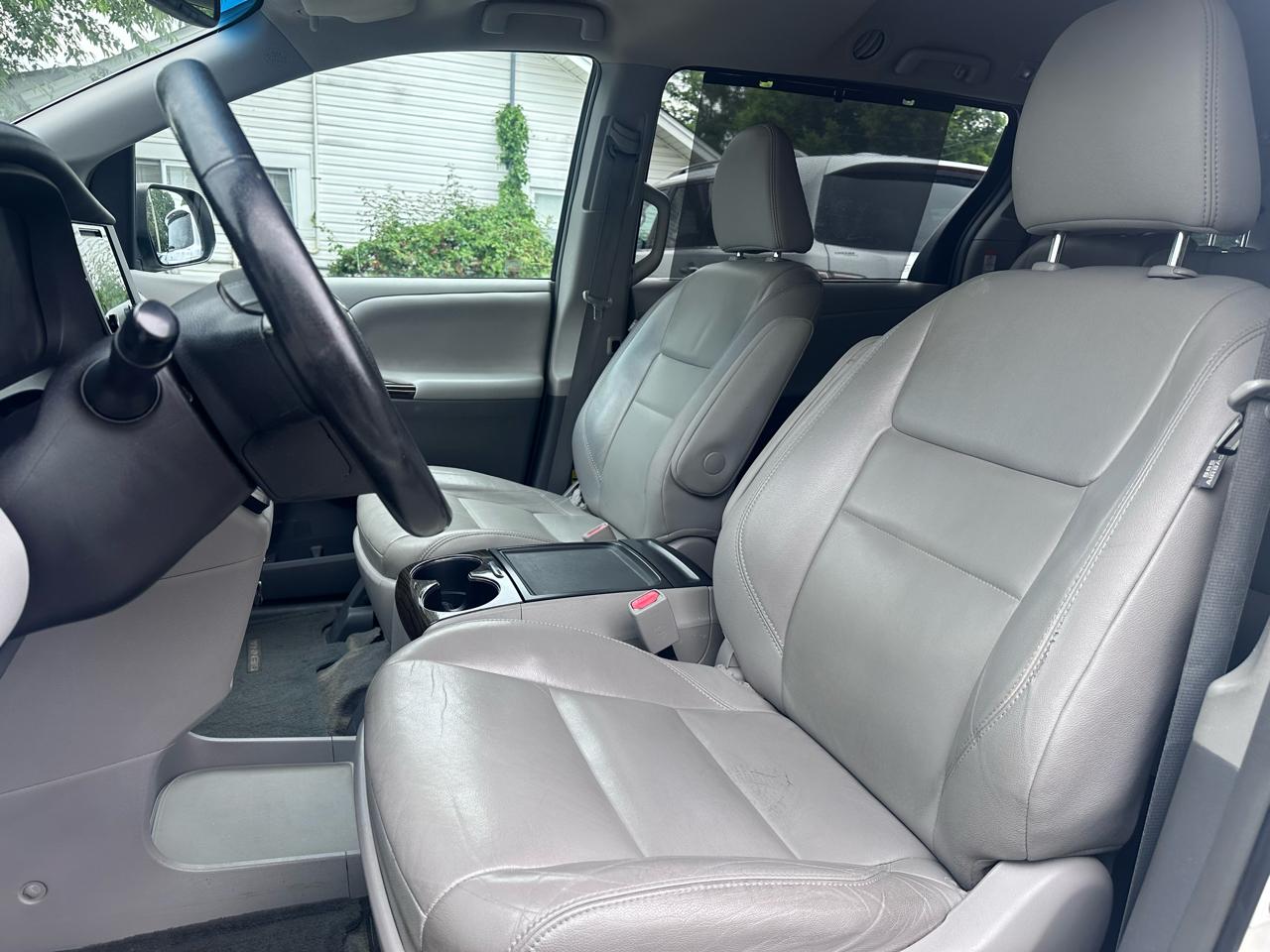 Toyota Sienna XLE FWD 8-Passenger V6 2015