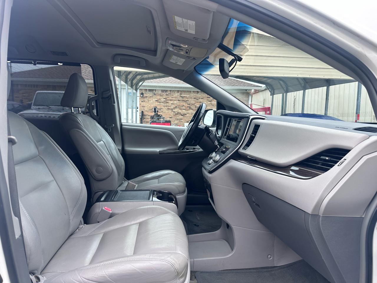 Toyota Sienna XLE FWD 8-Passenger V6 2015