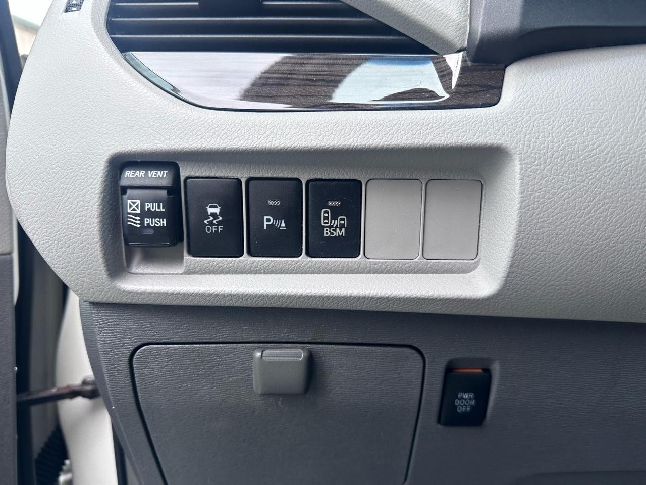 Toyota Sienna XLE FWD 8-Passenger V6 2015