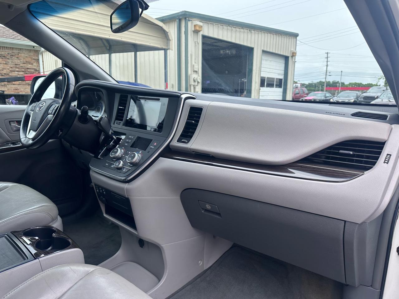 Toyota Sienna XLE FWD 8-Passenger V6 2015