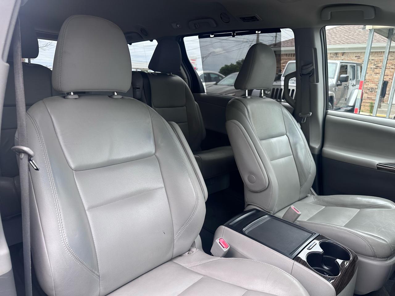Toyota Sienna XLE FWD 8-Passenger V6 2015