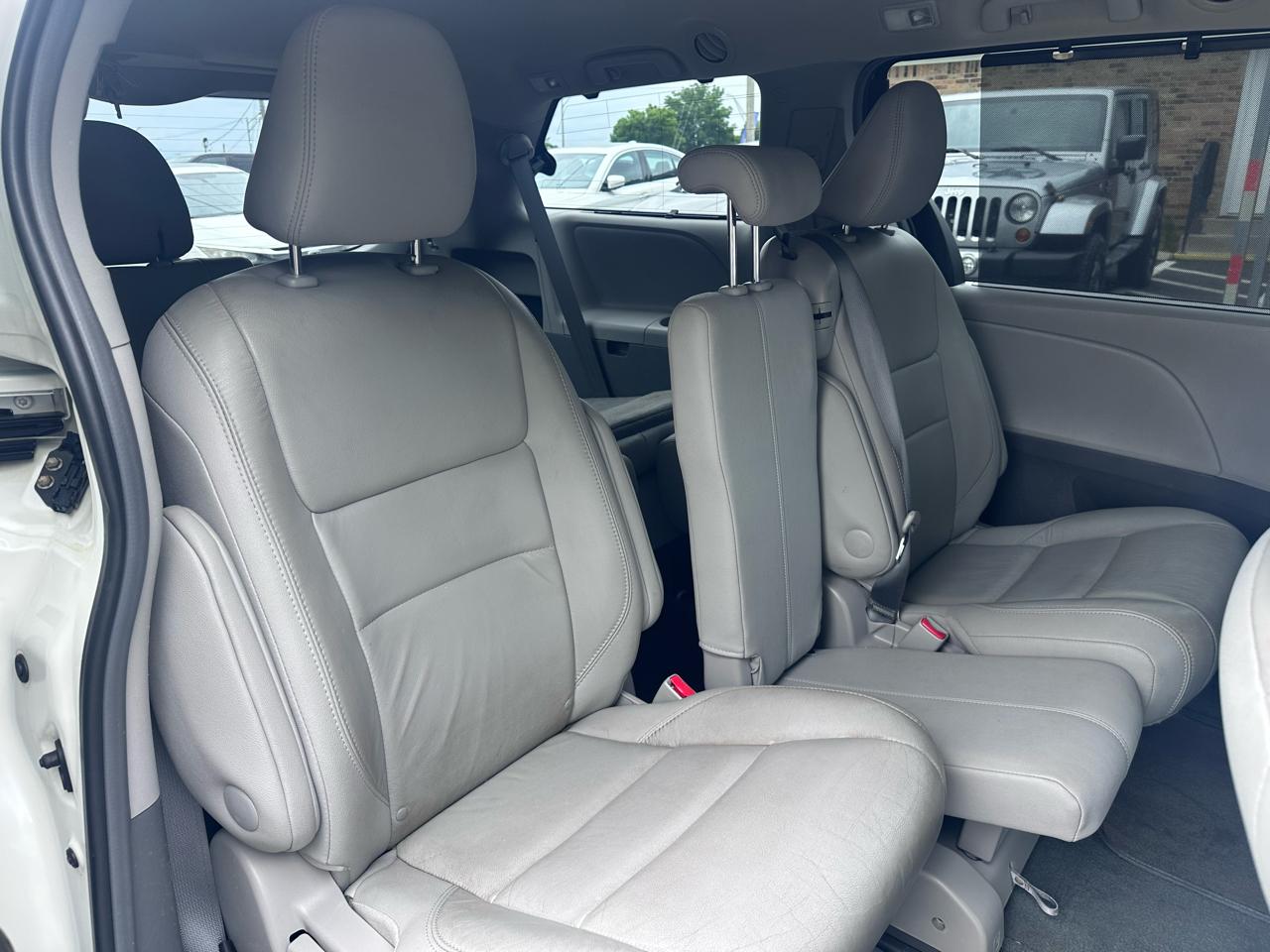 Toyota Sienna XLE FWD 8-Passenger V6 2015