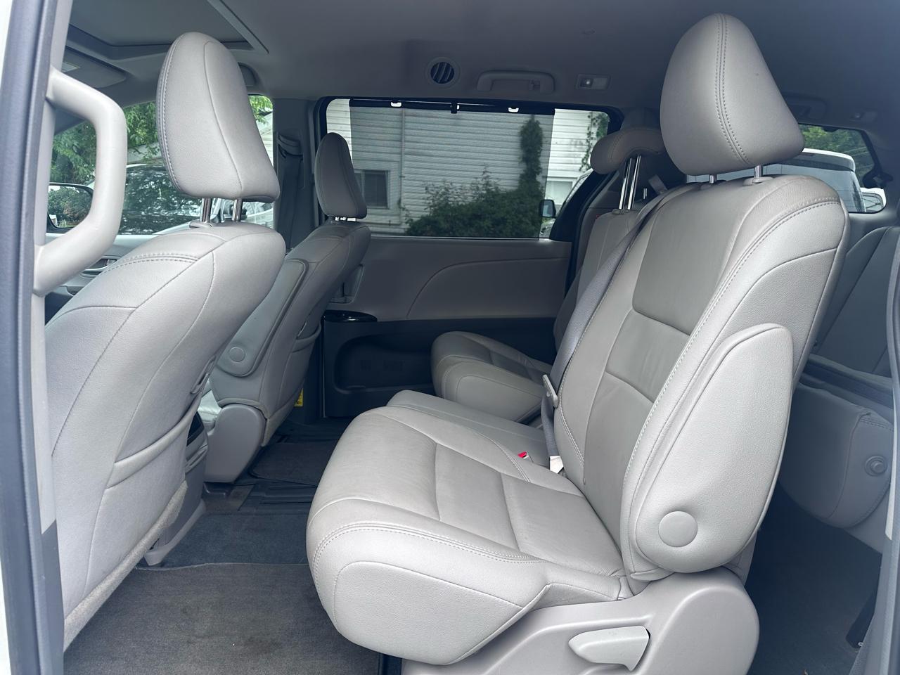 Toyota Sienna XLE FWD 8-Passenger V6 2015