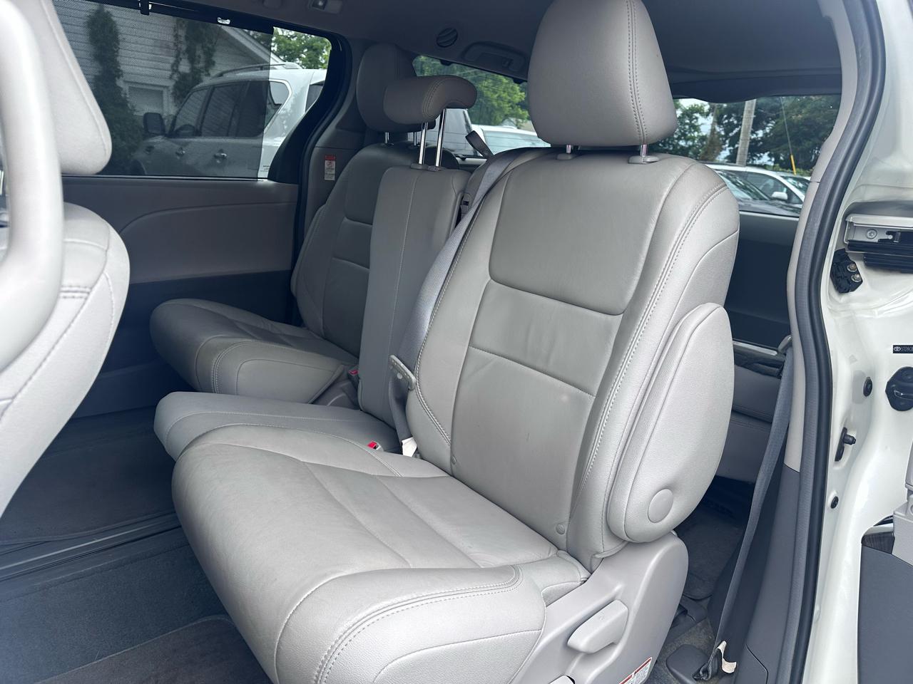 Toyota Sienna XLE FWD 8-Passenger V6 2015