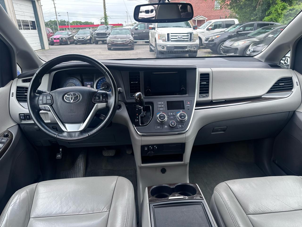 Toyota Sienna XLE FWD 8-Passenger V6 2015