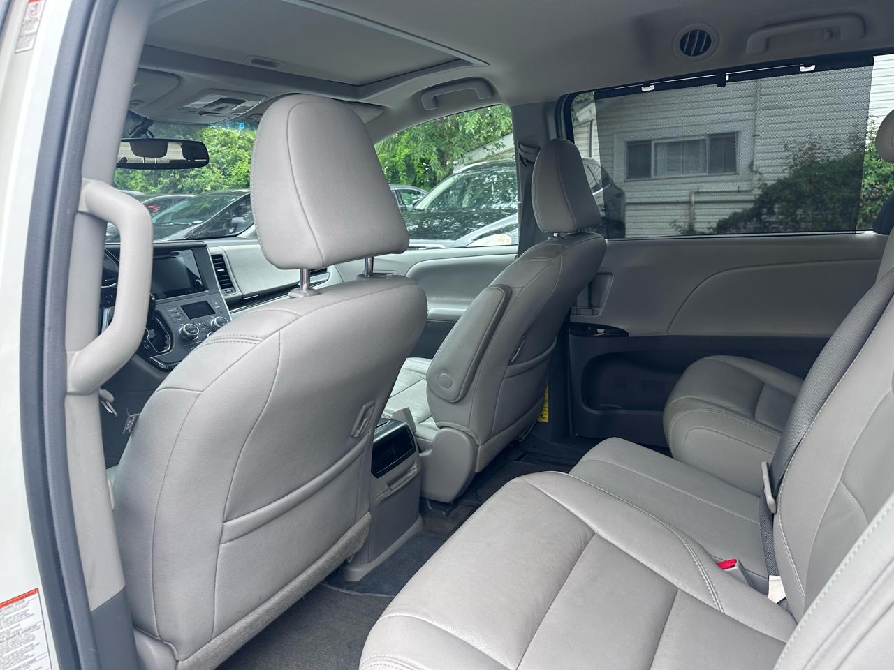 Toyota Sienna XLE FWD 8-Passenger V6 2015