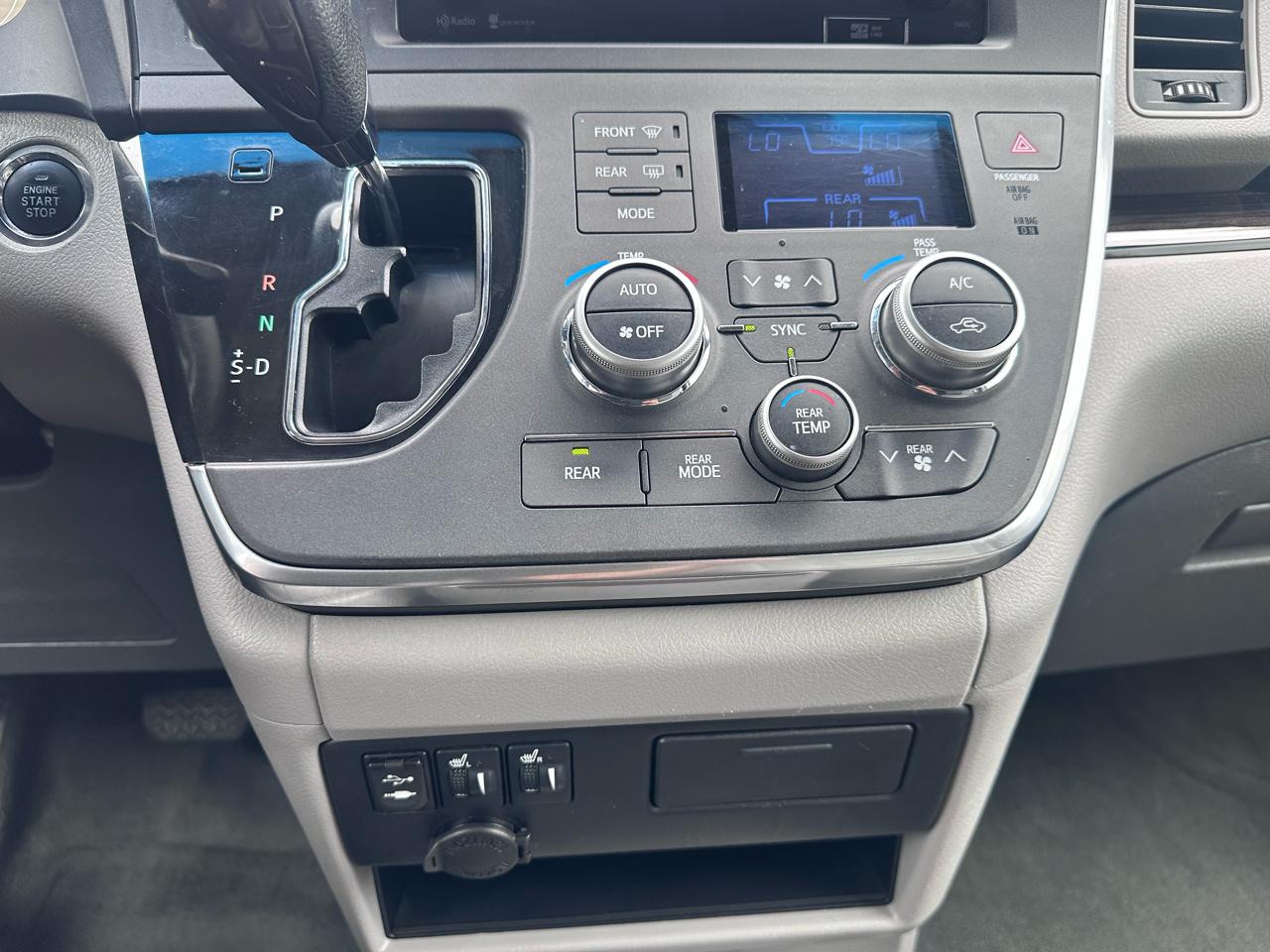 Toyota Sienna XLE FWD 8-Passenger V6 2015