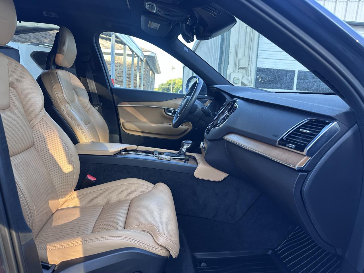 Volvo XC90 photo 17