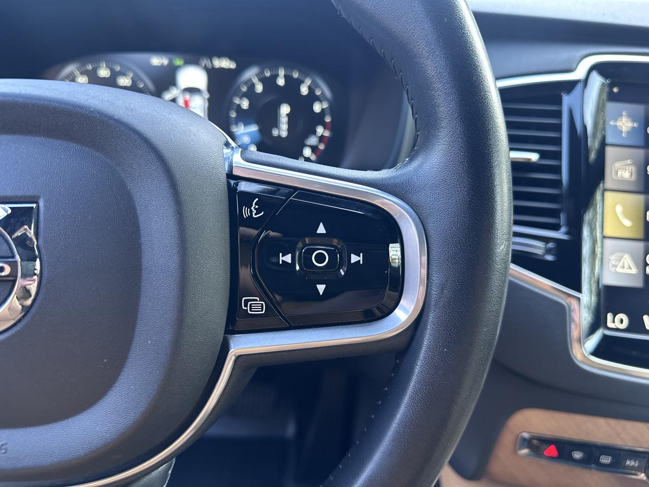Volvo XC90 photo 30