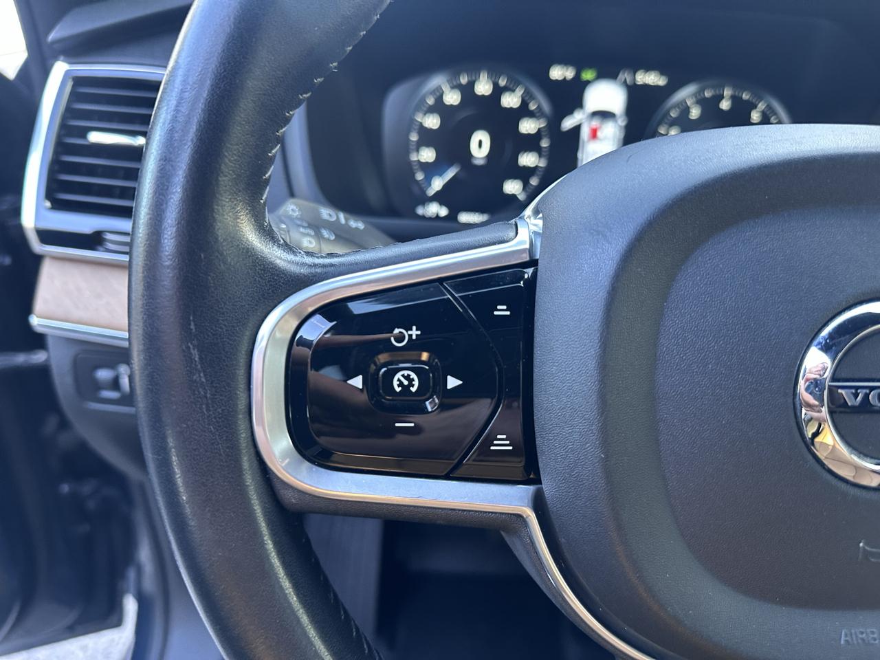 Volvo XC90 photo 29