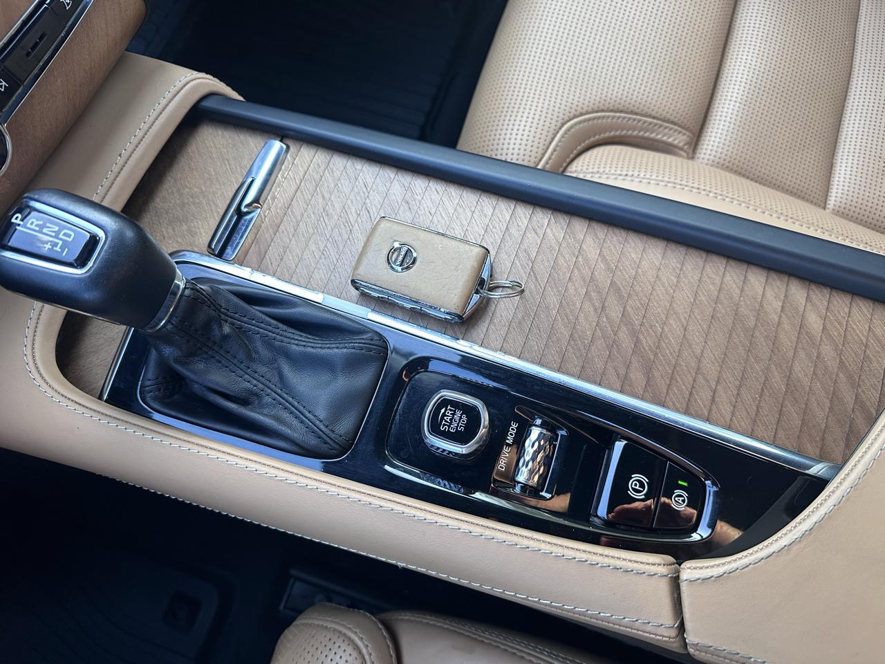 Volvo XC90 photo 33