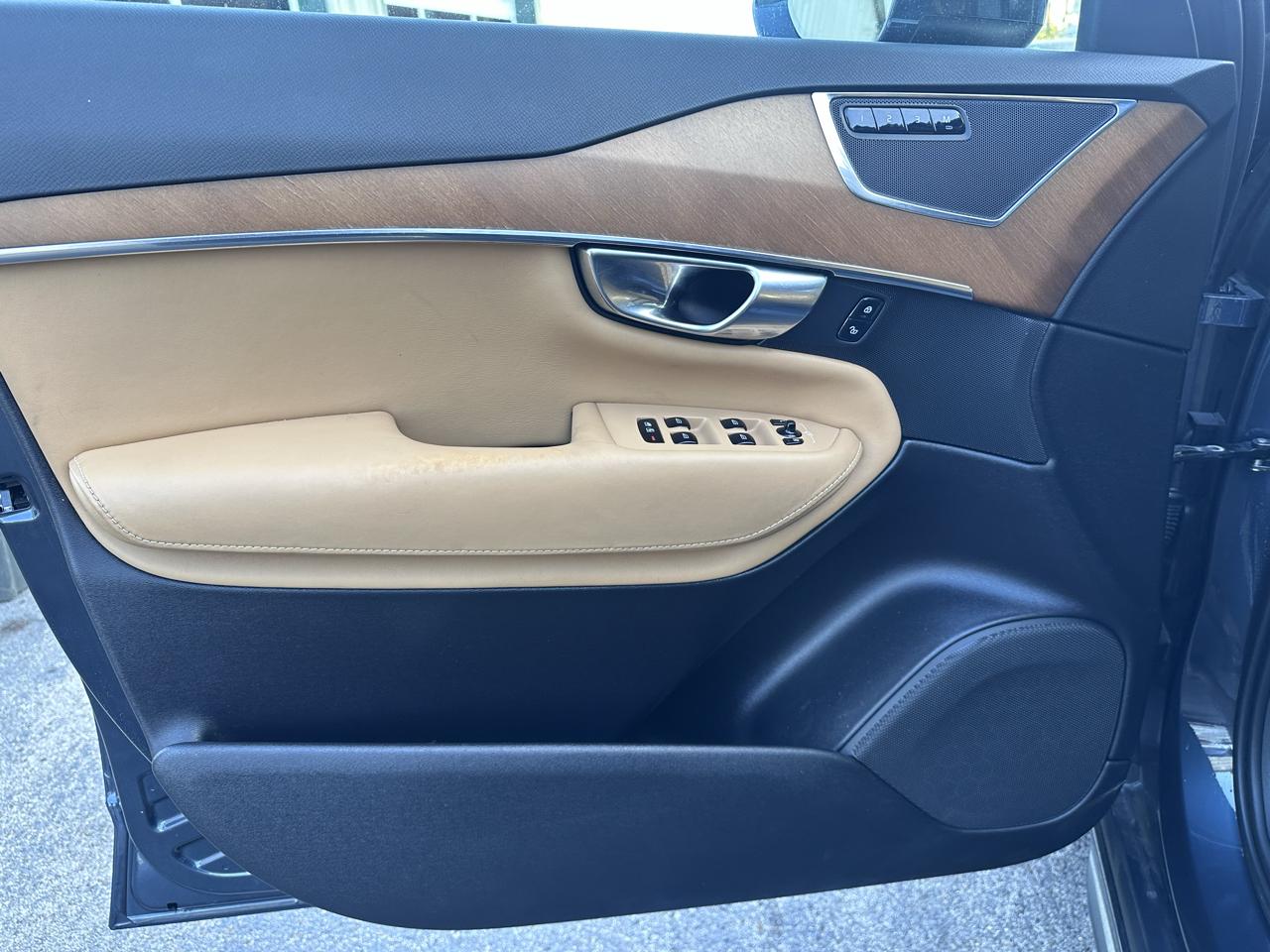 Volvo XC90 photo 34