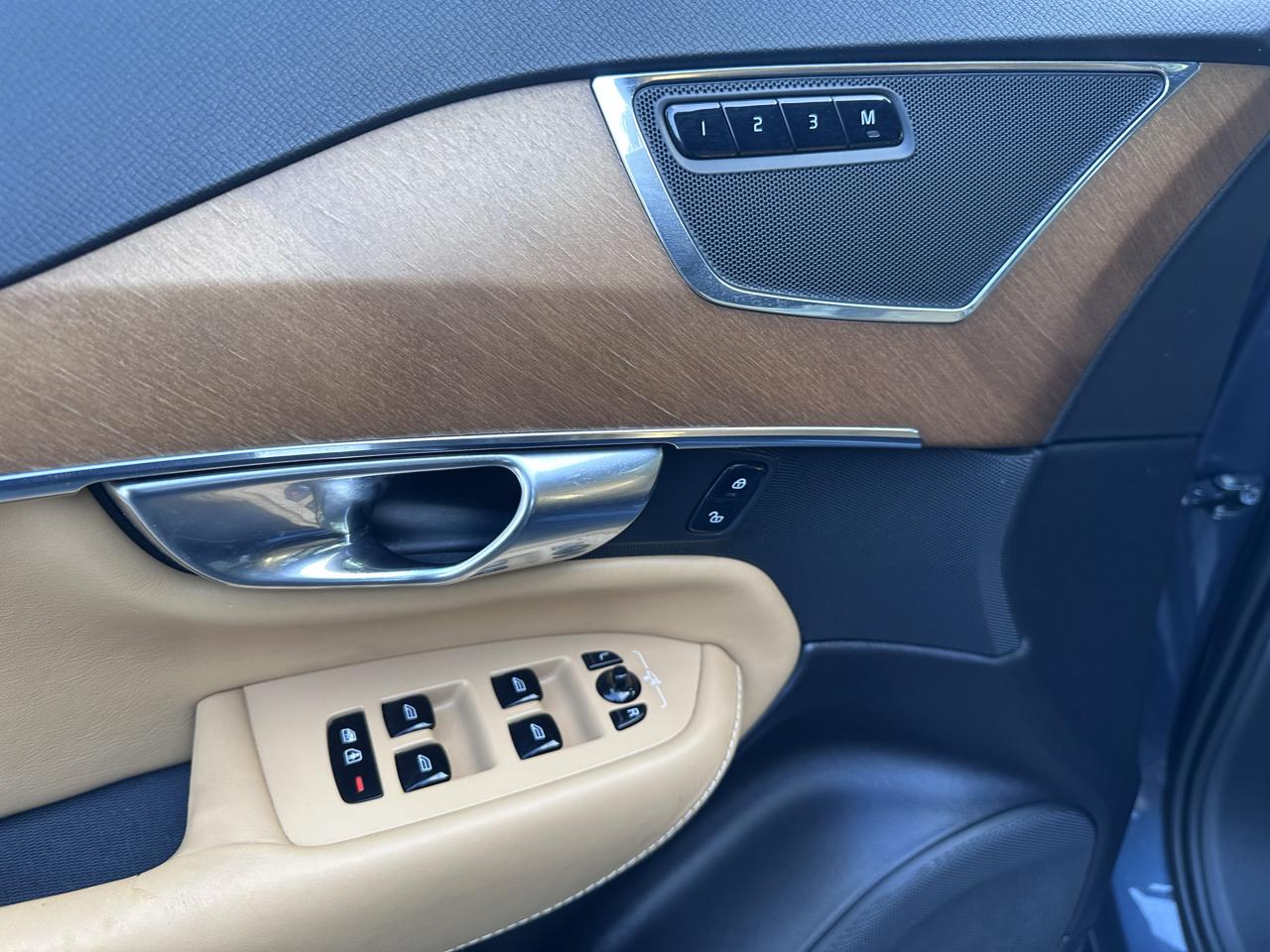 Volvo XC90 photo 37