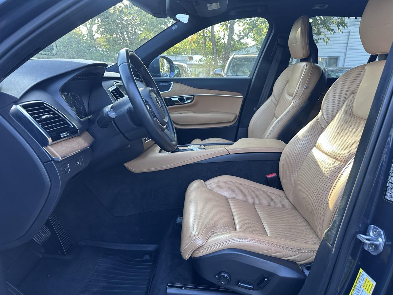 Volvo XC90 photo 11