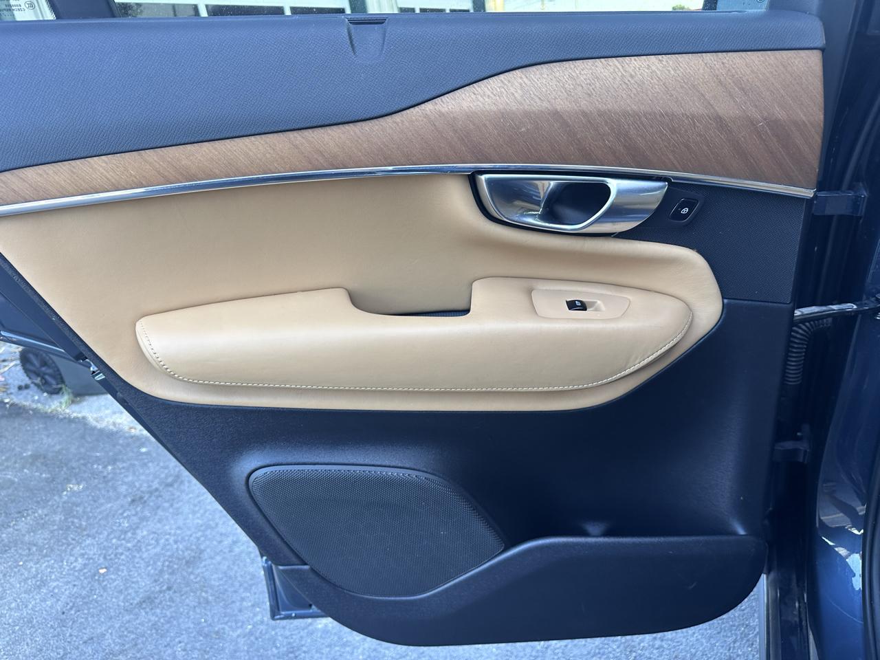 Volvo XC90 photo 38