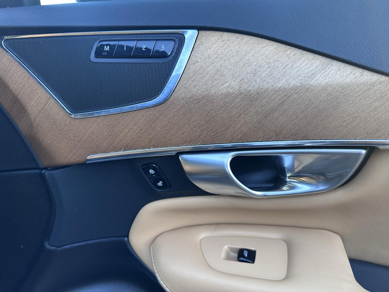Volvo XC90 photo 35