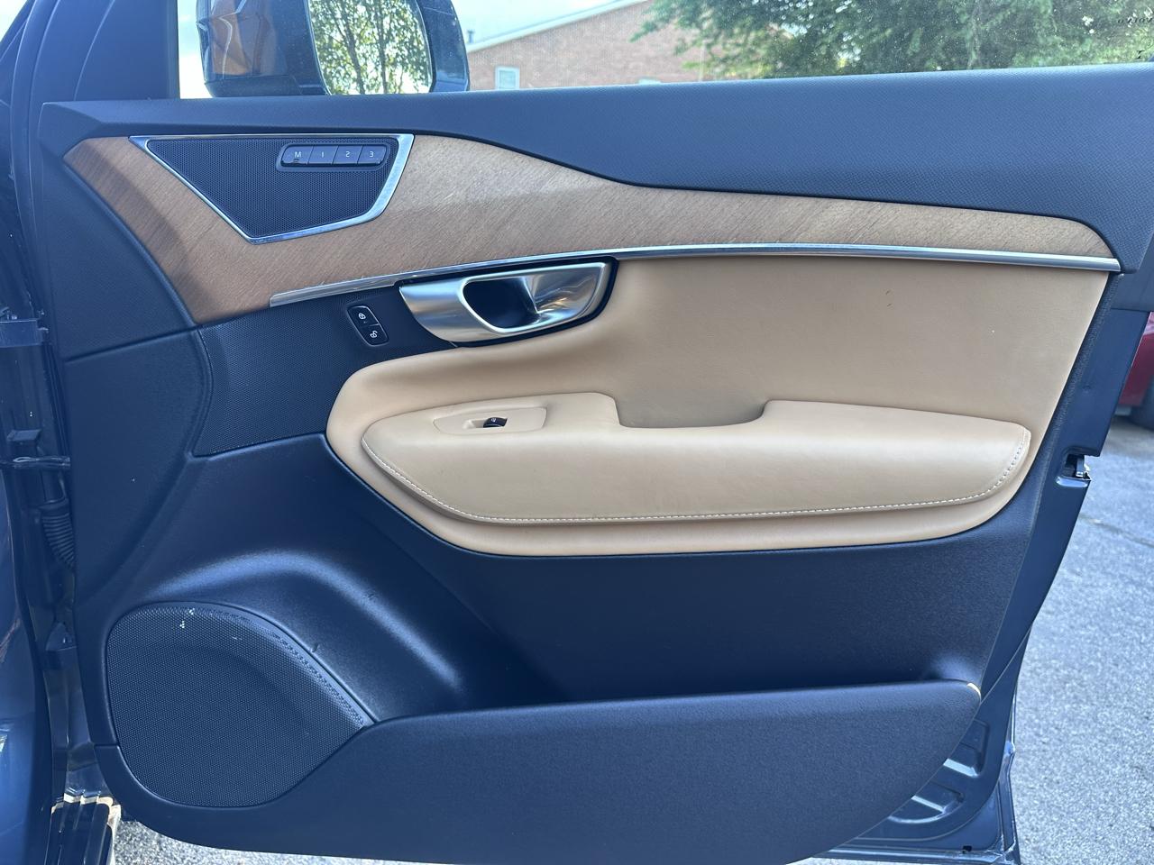 Volvo XC90 photo 36
