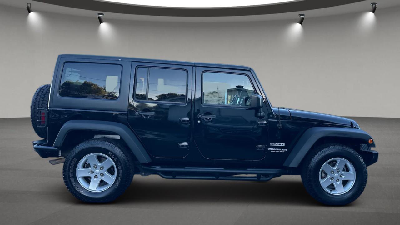 Jeep Wrangler photo 8