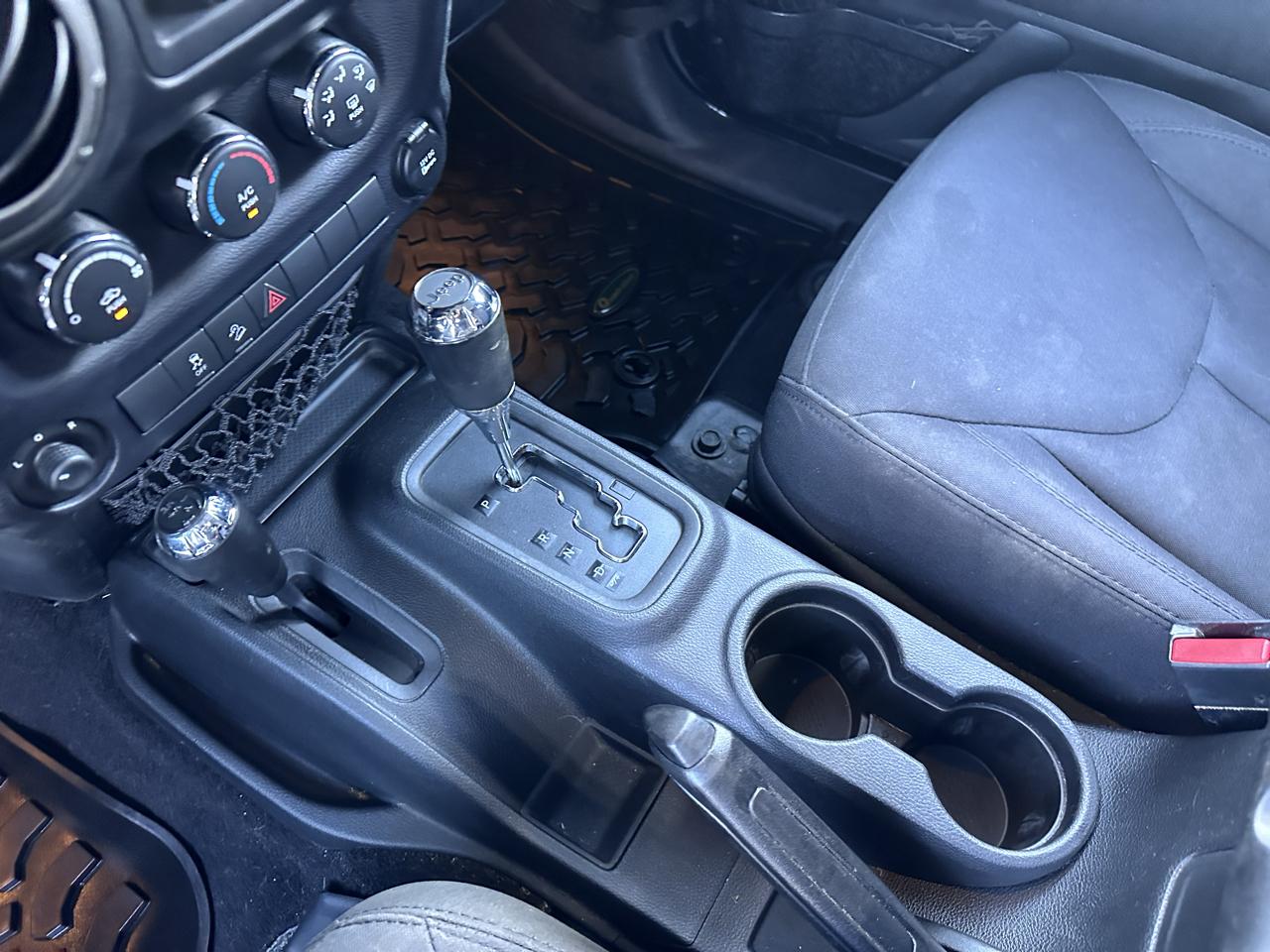 Jeep Wrangler photo 12