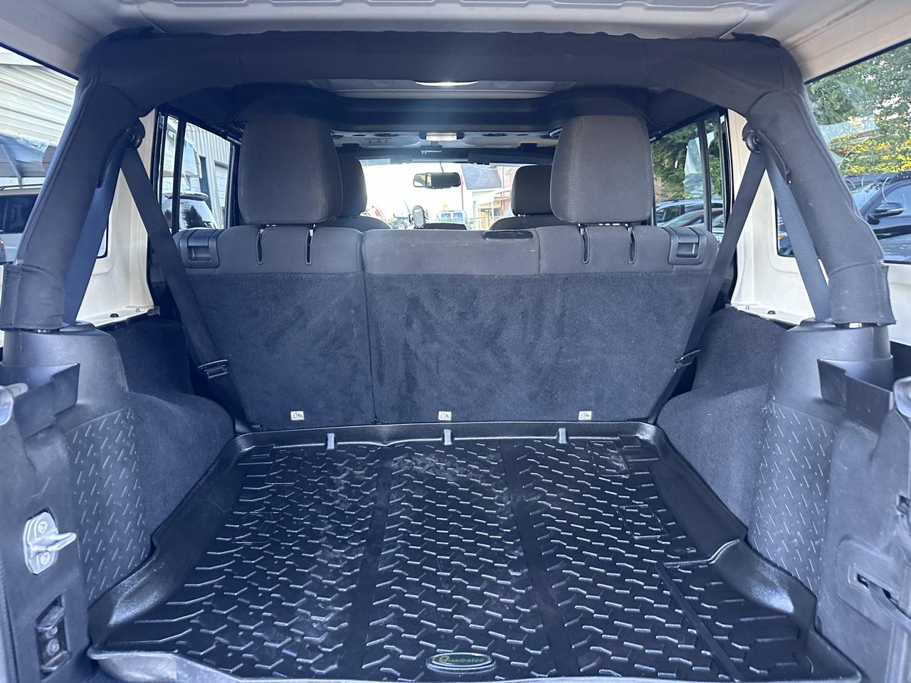 Jeep Wrangler photo 30