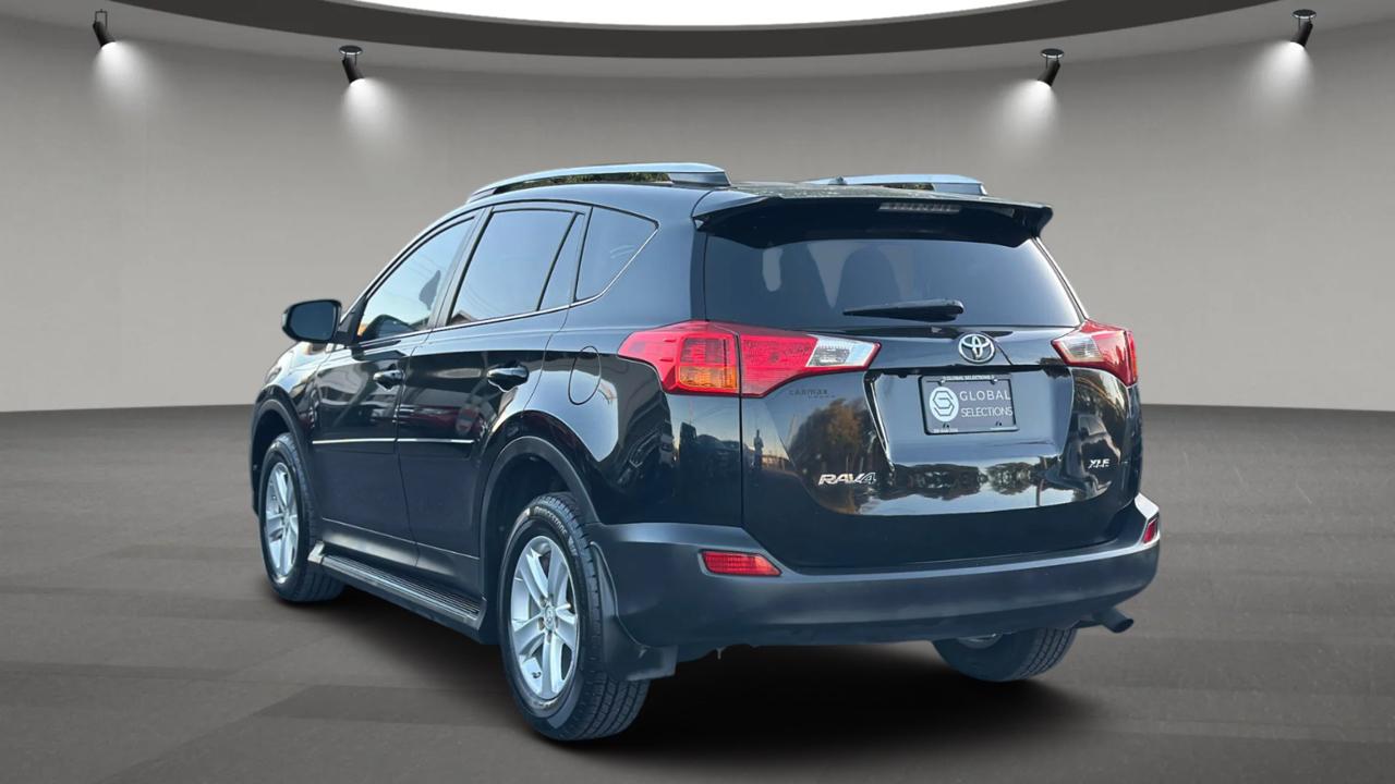 Toyota RAV4 XLE FWD 2013