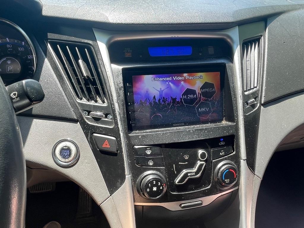 Hyundai Sonata SE Auto 2011