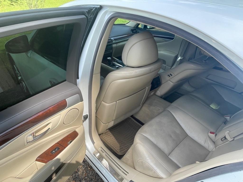 Lexus LS 460 Luxury Sedan AWD 2013