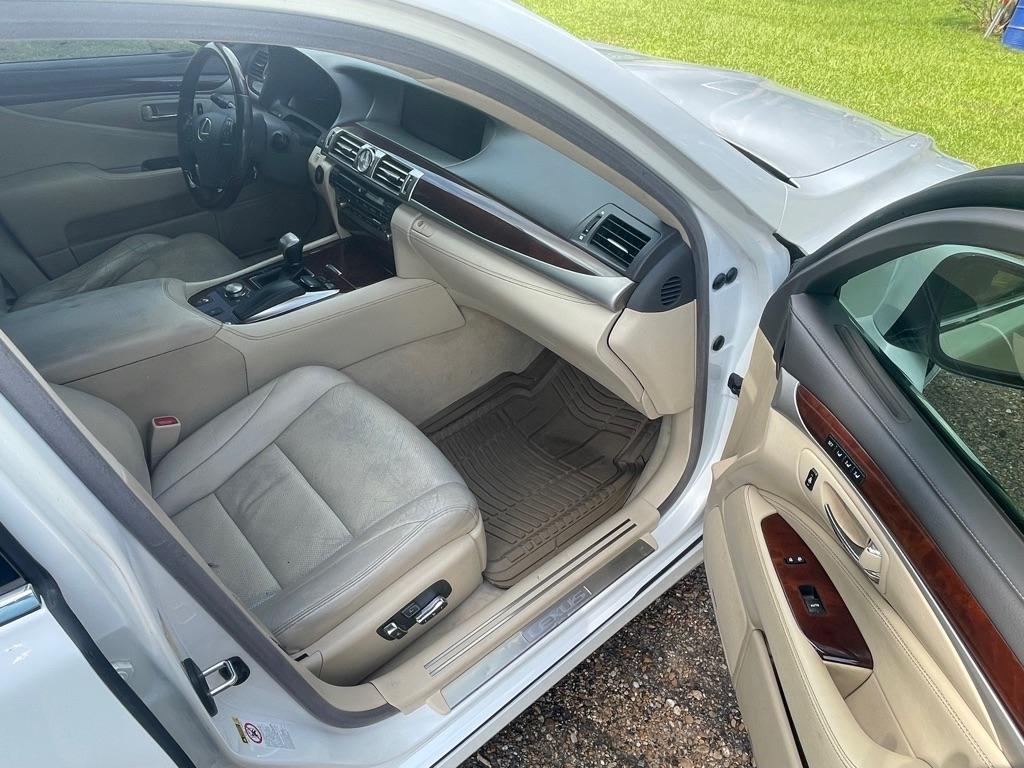 Lexus LS 460 Luxury Sedan AWD 2013