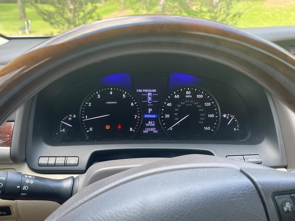Lexus LS 460 Luxury Sedan AWD 2013