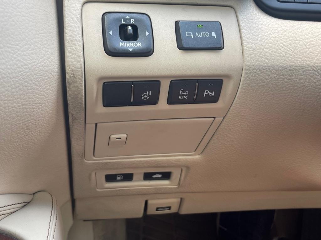 Lexus LS 460 Luxury Sedan AWD 2013