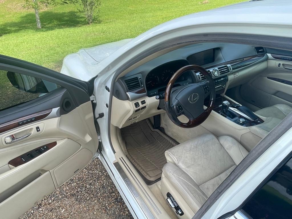 Lexus LS 460 Luxury Sedan AWD 2013