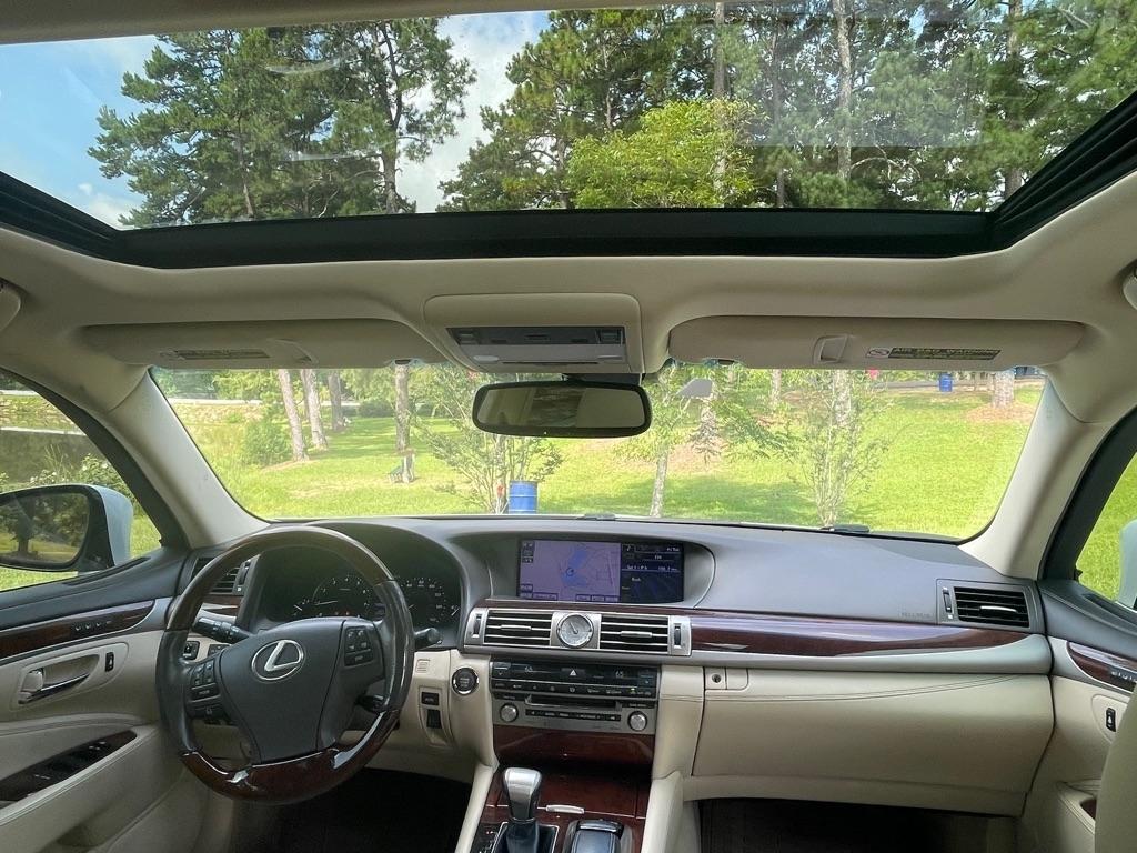 Lexus LS 460 Luxury Sedan AWD 2013
