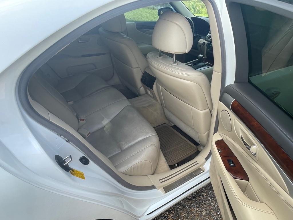 Lexus LS 460 Luxury Sedan AWD 2013