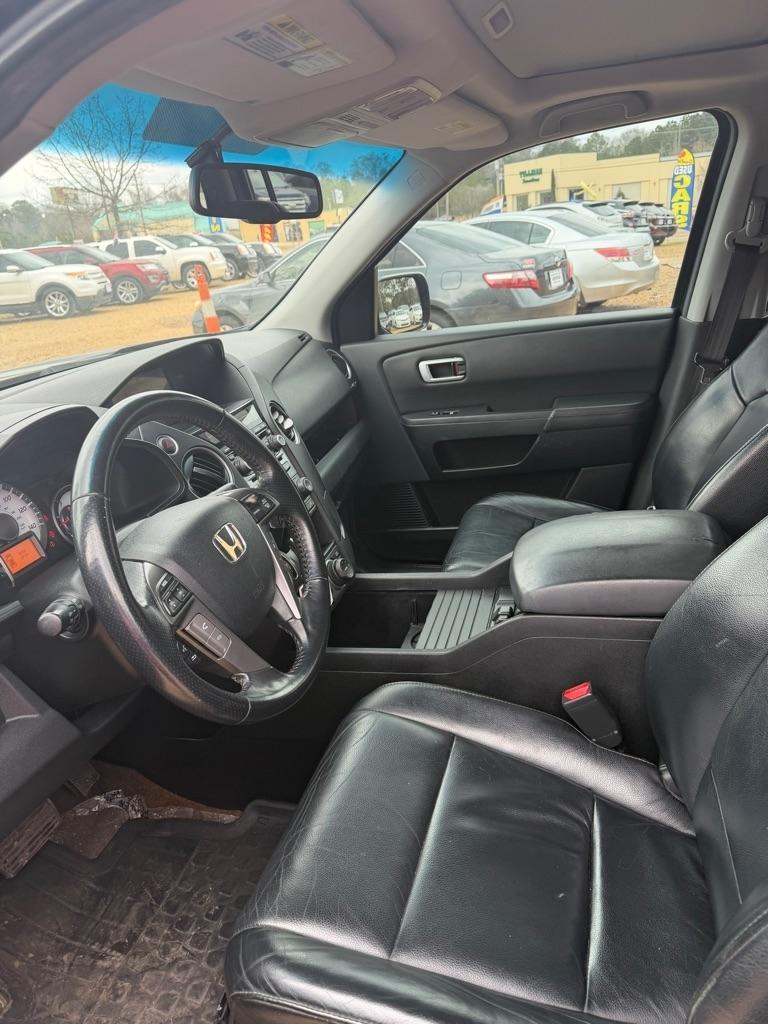 Honda Pilot Touring 2WD 5-Spd AT with DVD 2013