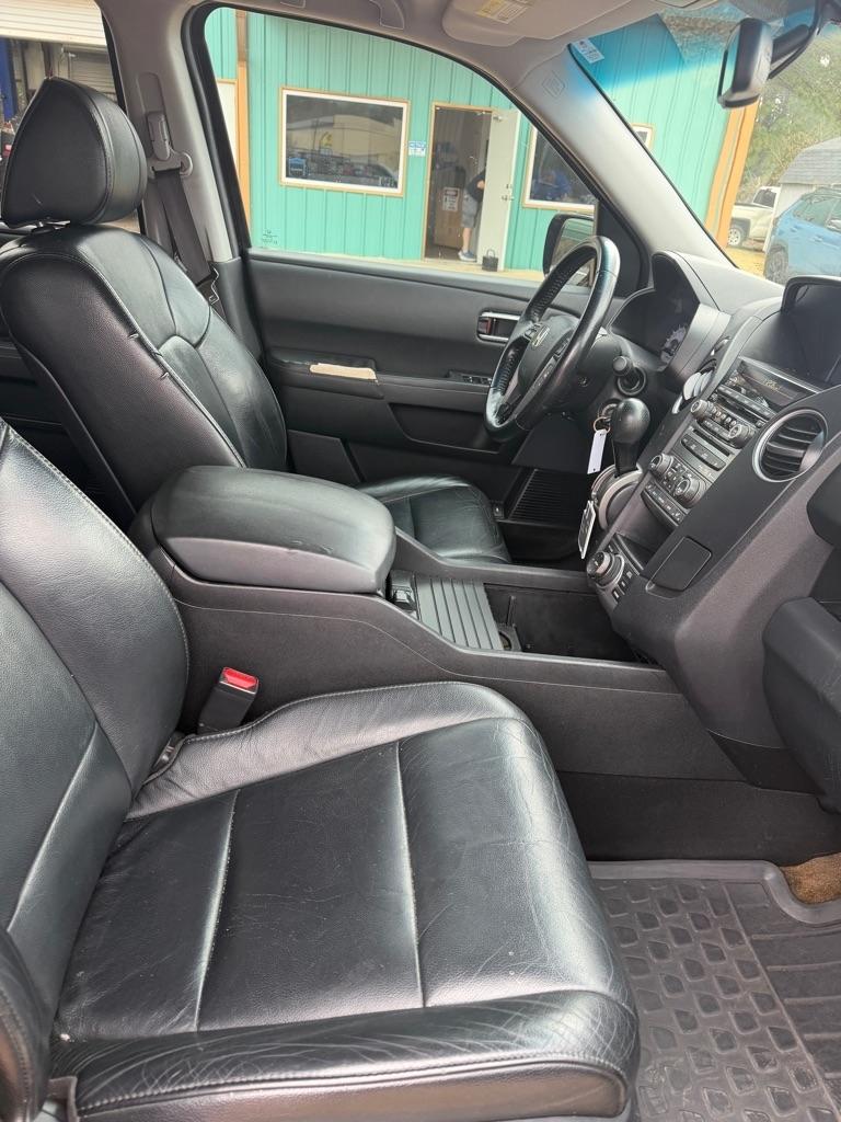 Honda Pilot Touring 2WD 5-Spd AT with DVD 2013