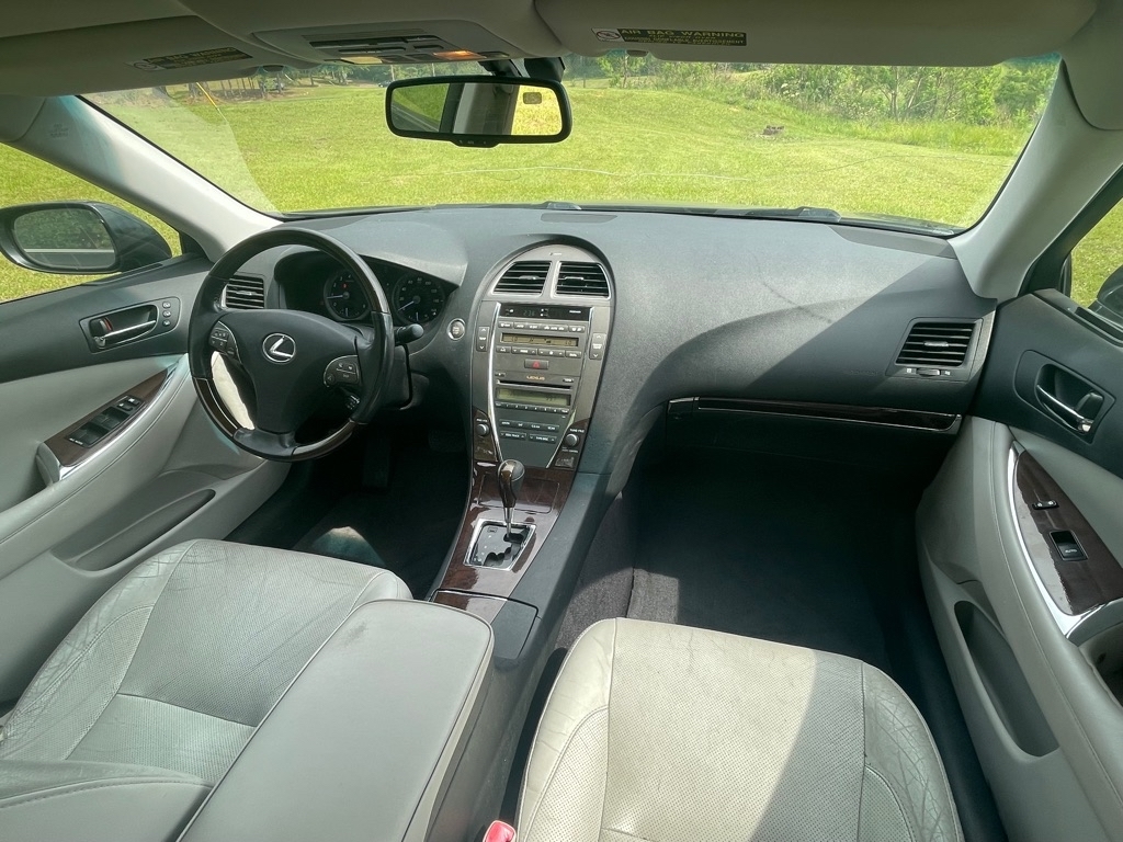 Lexus ES 350 Sedan 2011