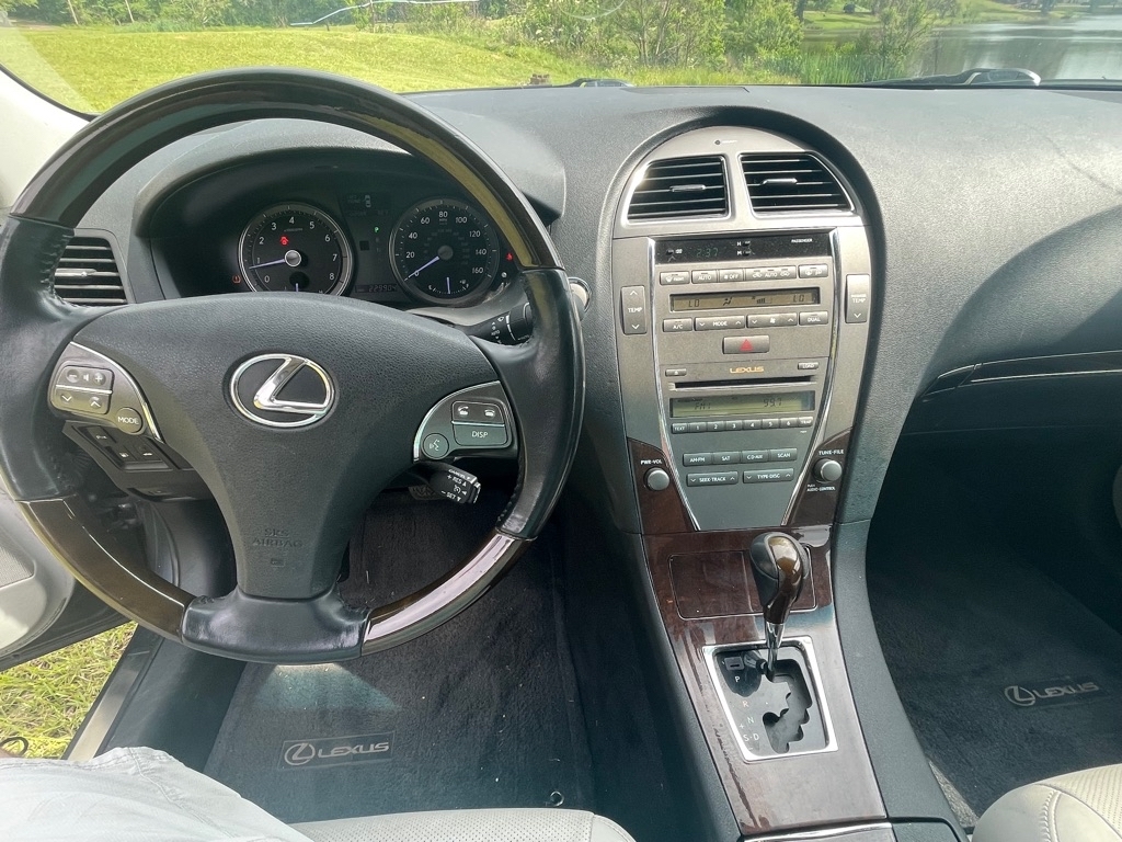 Lexus ES 350 Sedan 2011