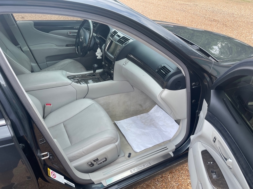 Lexus LS 460 Luxury Sedan 2007