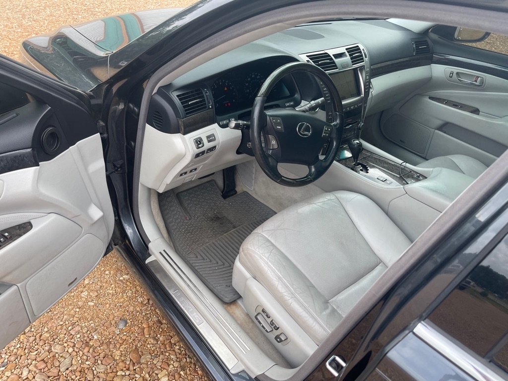 Lexus LS 460 Luxury Sedan 2007