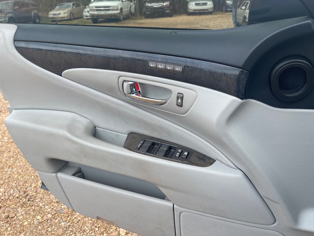 Lexus LS 460 Luxury Sedan 2007