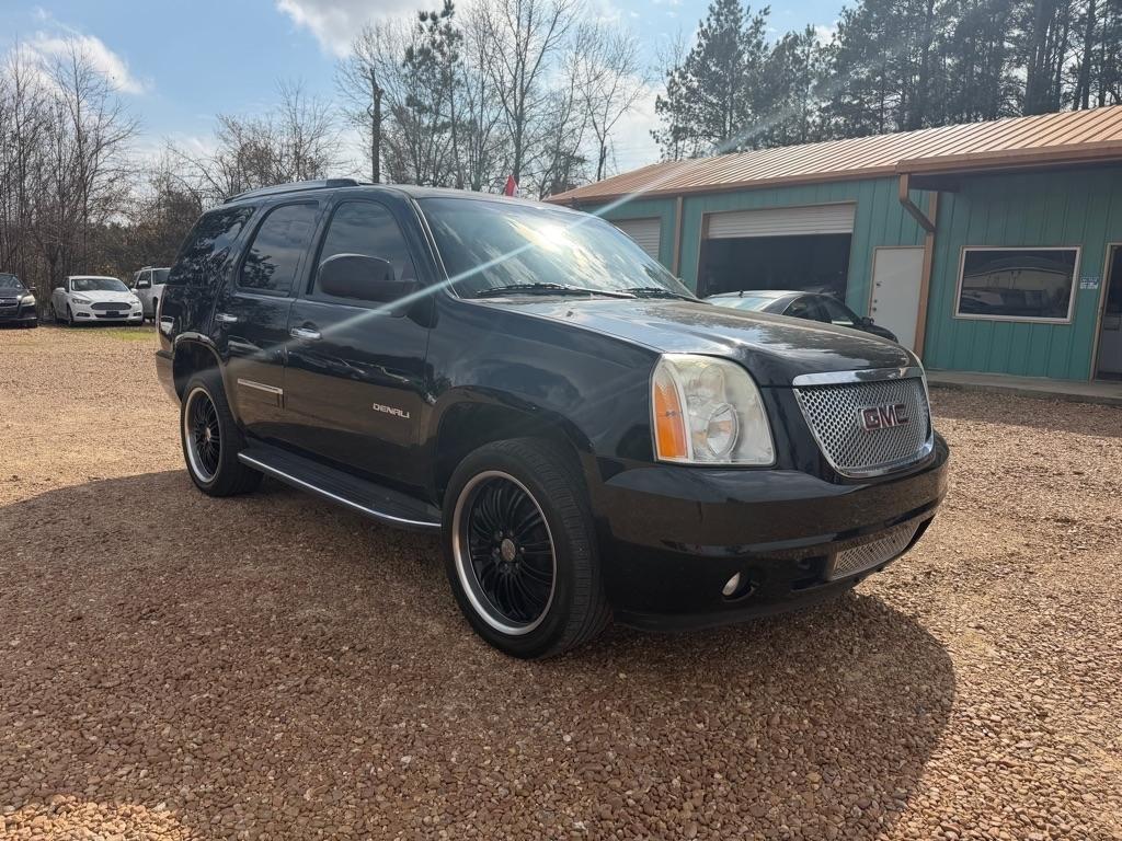 GMC Yukon Denali 4WD 2011