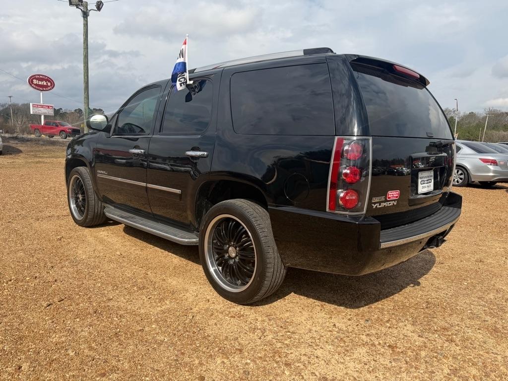 GMC Yukon Denali 4WD 2011